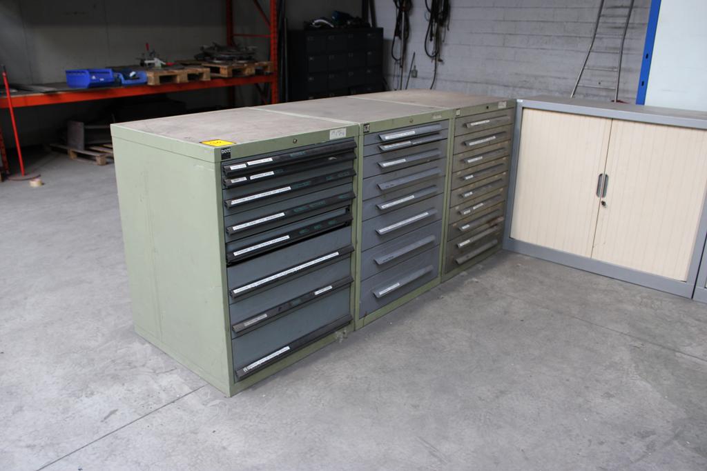 3 armoires à tiroirs Bott avec contenu – kavel bij Trans Executive