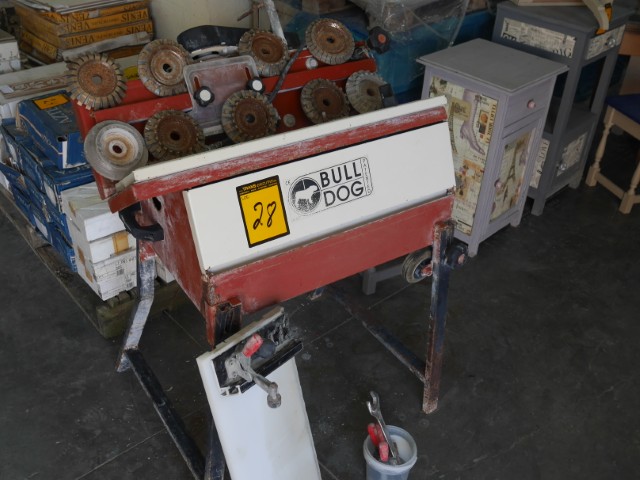 Lot 28 : Machine à façonner les plinthes Raimonde Bulldog + fraises
